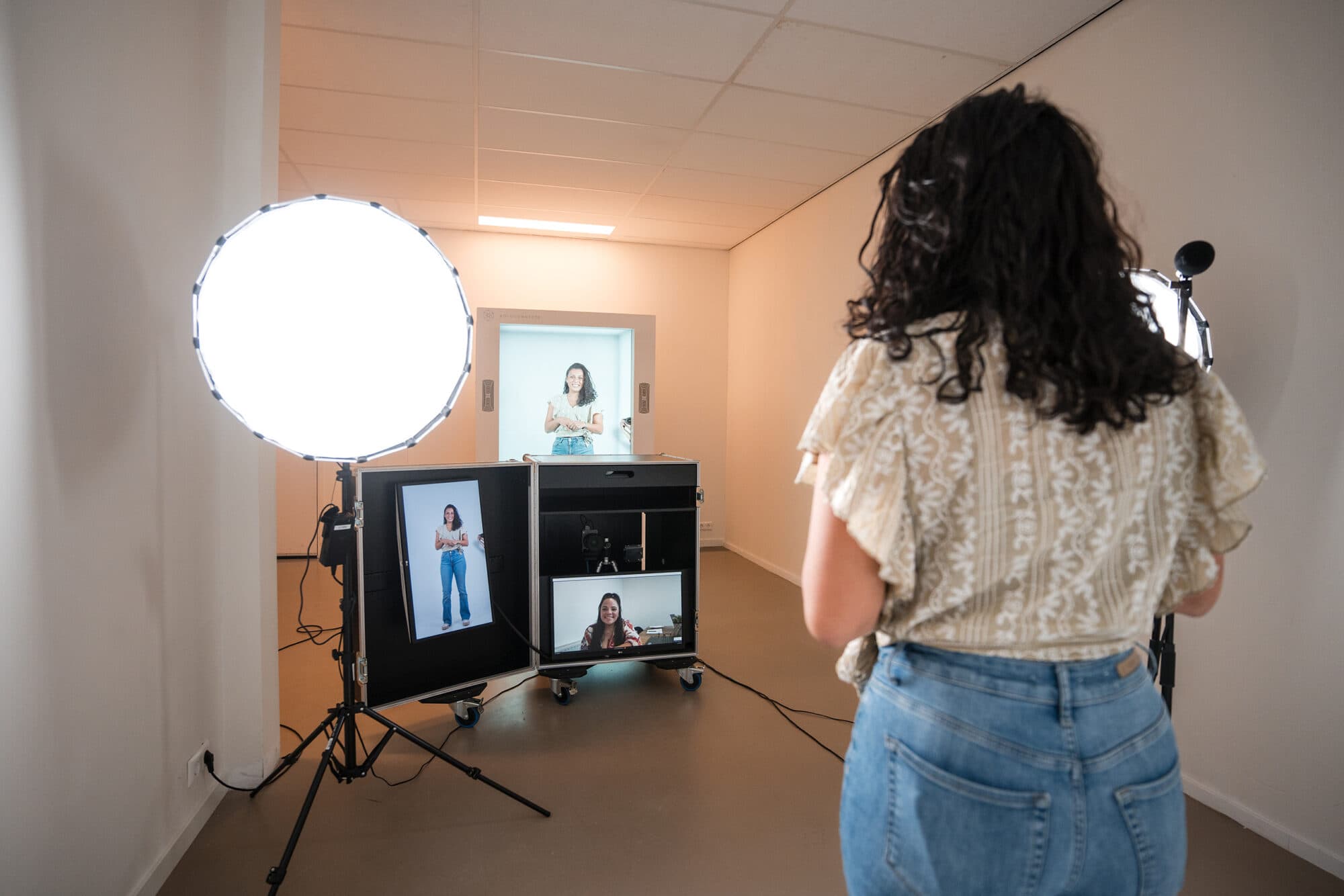 Pre-recorded hologram content inside a Holoconnects Holobox.